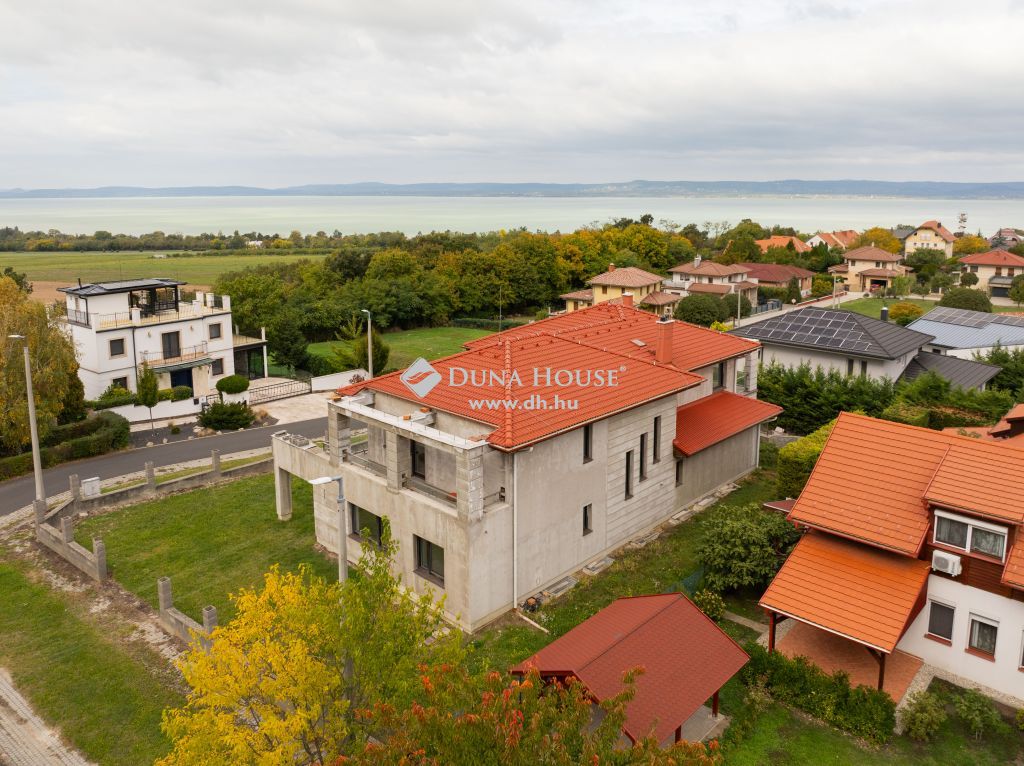 8623 Balatonföldvár , Balatonföldvár Rózsadombján csodálatos panorámával! — 1/14