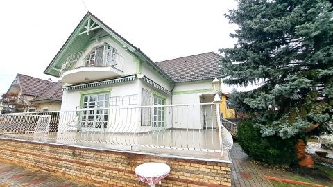 Eladó Ház 2120 Dunakeszi , Igazi családi otthon medencével