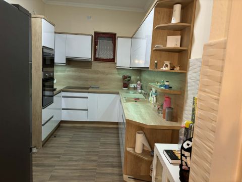 Eladó Ház 4172 Biharnagybajom , Biharnagybajomban kétszintes, bútorozott családi ház eladó