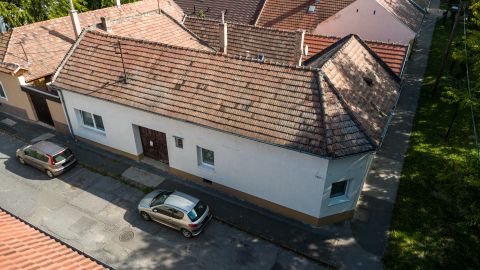 Eladó Ház 2600 Vác , Kétlakásos földszintes ház a belváros közelében