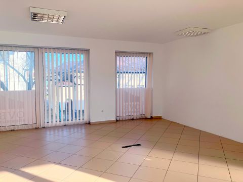 Kiadó Iroda 4400 Nyíregyháza , Belváros, BÍRÓSÁG közelében