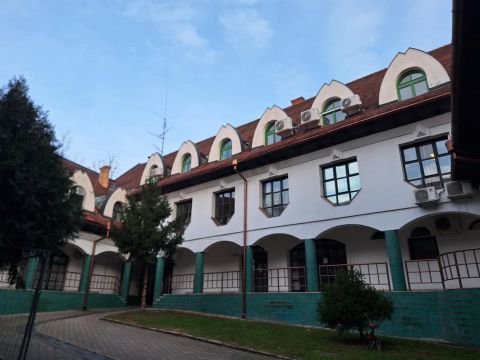 Eladó Iroda 7621 Pécs , === Iparosházban iroda eladó ===