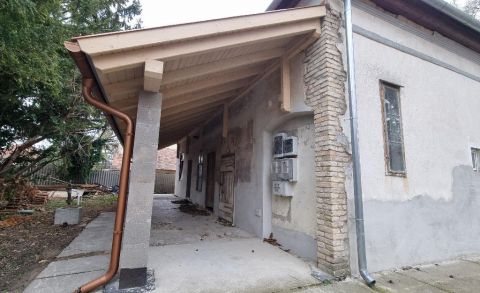 Eladó Ház 2730 Albertirsa 2730 Albertirsa, Központi