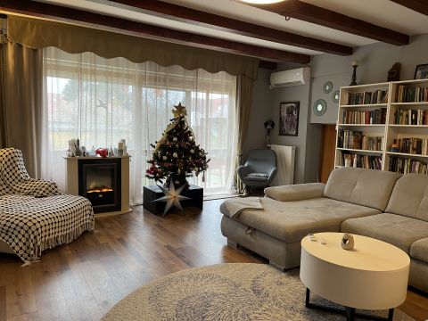 Eladó Ház 1213 Budapest 21. kerület , Csepel Királyerdő - gondozott családi ház kerttel