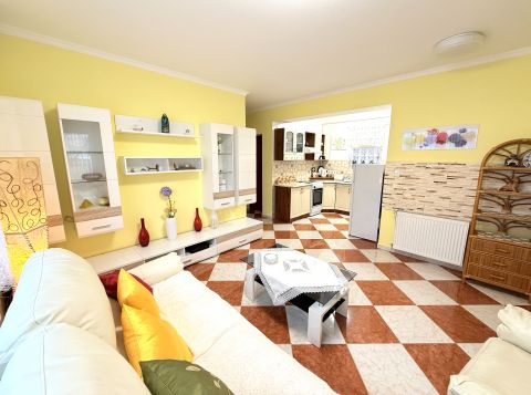 Eladó Ház 1188 Budapest 18. kerület Saját udvarral.kerttel.garázzsalazonnal költözhető ház