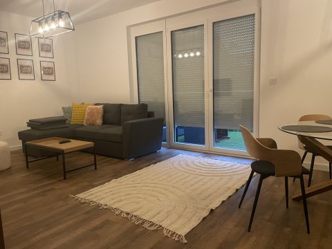 Kiadó Lakás 2000 Szentendre 