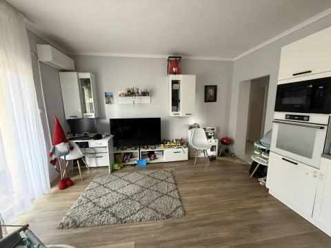 Eladó Lakás 6000 Kecskemét Amerikai konyhás, 2 szobás, erkélyes otthon eladó + GARÁZS