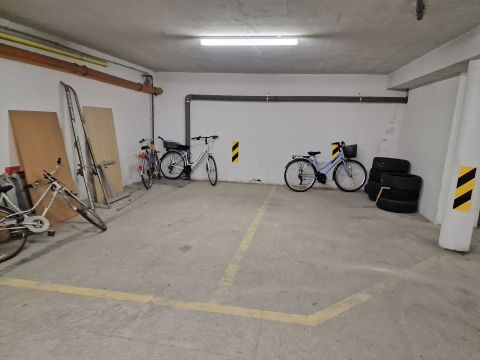 Kiadó Parkoló 7621 Pécs Történelmi Bevárosban teremgarázs hely/tároló