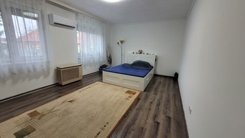 Eladó Ház 2700 Cegléd , Pesti út közelében