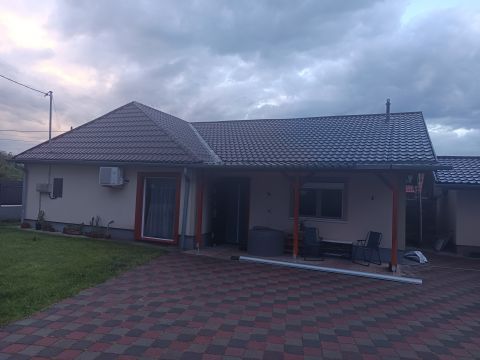 Eladó Ház 2060 Bicske 