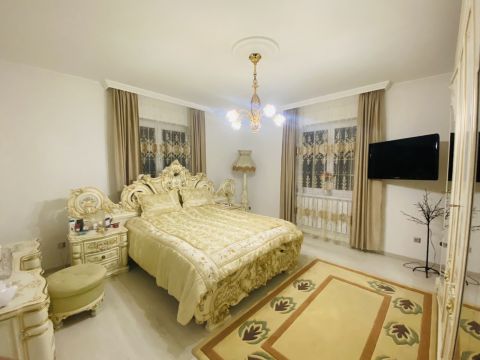 Eladó Ház 2030 Érd Közkedvelt részén, 200 m2 10 szobás családi ház vendégházzal