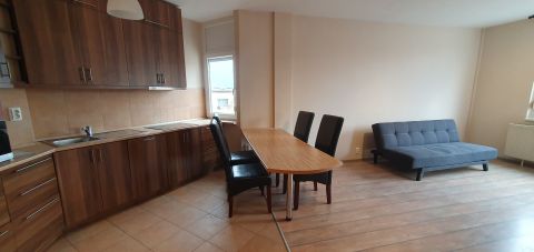 Kiadó Lakás 6000 Kecskemét Kiadó 2 szobás felújított erkélyes lakás a Belvárosban