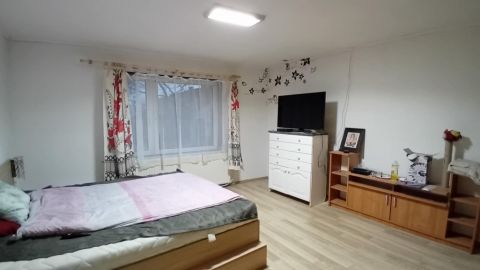 Eladó Ház 8138 Szabadhídvég ,  Azonnal költözhető 3 szobás, központifűtéses családi ház...