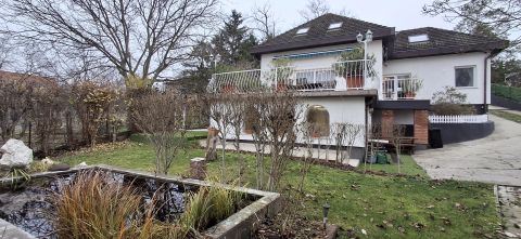 Eladó Ház 2335 Taksony , Eladó Taksonyban dunaparti családi ház!