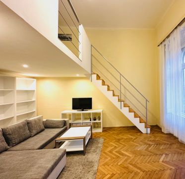 Eladó Lakás 1081 Budapest 8. kerület , 2 lakás vagy duplex lakás lehetőség a M4 metró mentén