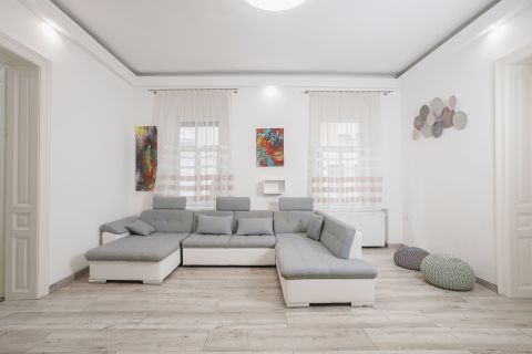 Eladó Lakás 7621 Pécs , Belvárosban 3 szobás kertkapcsolatos lakás eladó! 