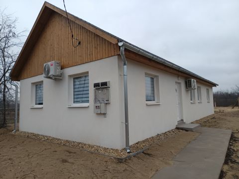 Eladó Ház 2711 Tápiószentmárton , Tápiószentmárton Szelei út közelében 3 szobás tégla ház 