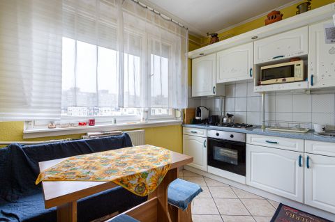 Eladó Lakás 1195 Budapest 19. kerület Nappali + 2 félszobás, magasemeleti, jó állapotú panellakás