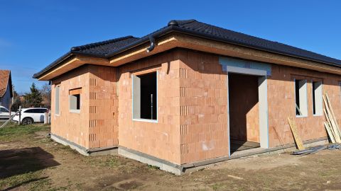 Eladó Ház 6000 Kecskemét , Alsószéktó