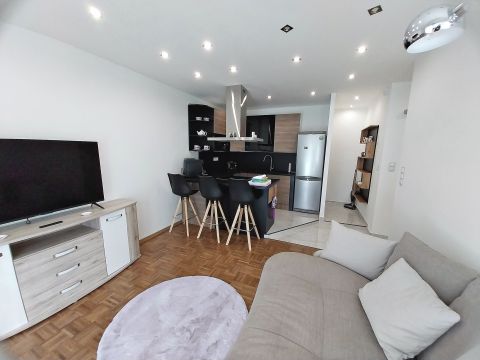 Kiadó Lakás 2800 Tatabánya , Átalakított, fiatalos, alacsony rezsi, városközpontban