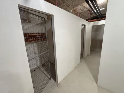 Eladó Tároló/Raktár 9400 Sopron , Várkerület