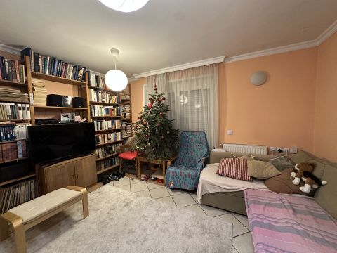 Eladó Ház 1038 Budapest 3. kerület 