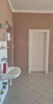 Kiadó Üzlethelyiség 7400 Kaposvár 