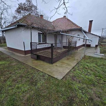 Eladó Ház 6050 Lajosmizse , Felújított 3 szobás tanya, szuper helyen!