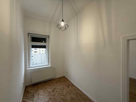 Eladó Lakás 9022 Győr Baross Gábor út közelében