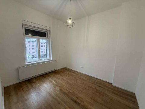 Eladó Lakás 9022 Győr , Baross Gábor út közelében