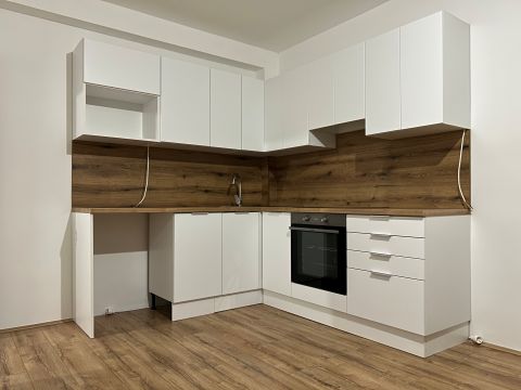 Eladó Lakás 7636 Pécs Rózsadombon amerikai konyha nappali+2szobás felújított lakás