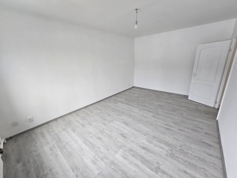 Eladó Lakás 8000 Székesfehérvár , Székesfehérvár, 49nm 1. emeleti lakás , Sziget utca 