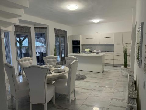 Eladó Ház 8181 Berhida , Berhida 