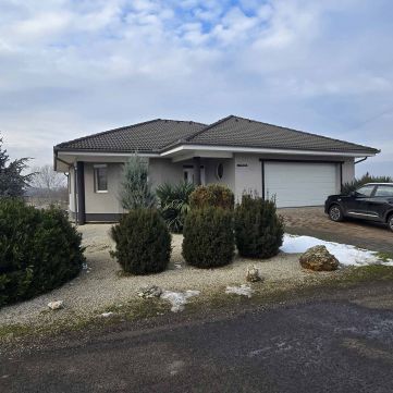 Eladó Ház 6239 Császártöltés , HALASTAVAK / ÁLLATSIMOGATÓ / PRÉMIUM OTTHON EGYBEN!