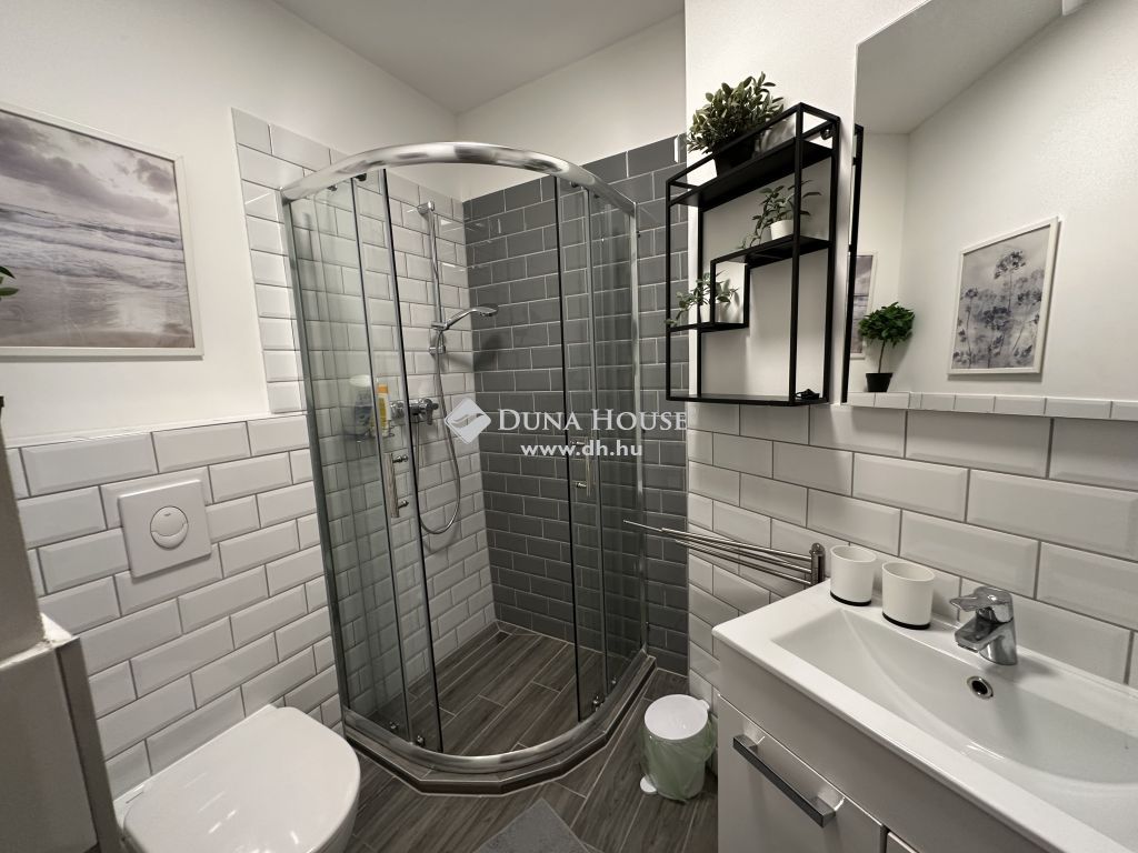 1065 Budapest 6. kerület — 1/10