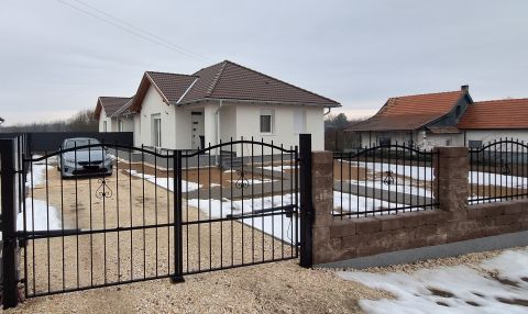 Eladó Ház 2211 Vasad , Újépítésű ikerházfél, 500 nm-es saját telekkel!!