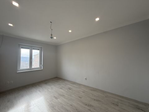 Eladó Lakás 7300 Komló 