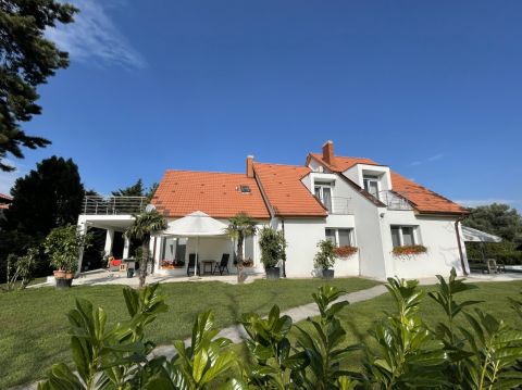 Eladó Ház 8630 Balatonboglár , EXKLUZÍV MEDENCÉS HÁZ