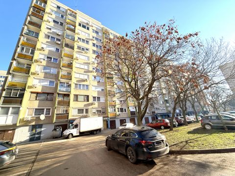 Kiadó Lakás 1108 Budapest 10. kerület , Azonnal költözhető, első emeleti, 3 szobás lakás