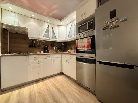 Eladó Lakás 6000 Kecskemét Kecskeméten Klauzál Gábor téren felújított lakás eladó 