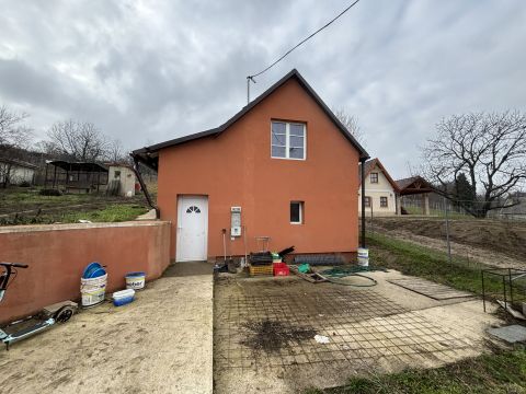 Eladó Ház 2836 Baj 