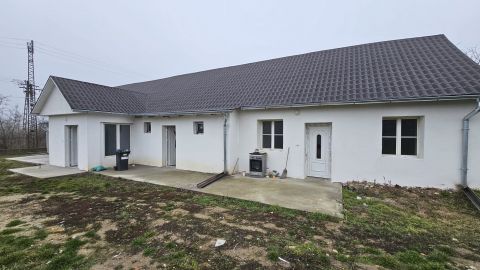 Eladó Ház 8138 Szabadhídvég , .