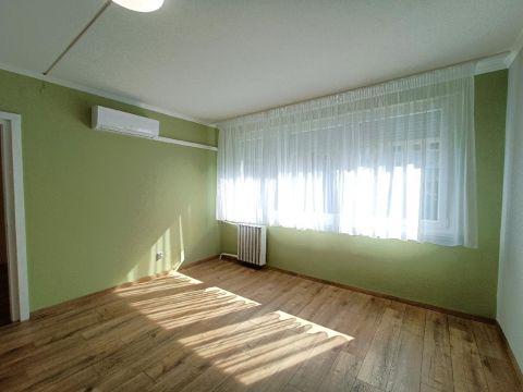 Eladó Lakás 1108 Budapest 10. kerület , 1108 Budapest 10, Újhegyi lakótelep