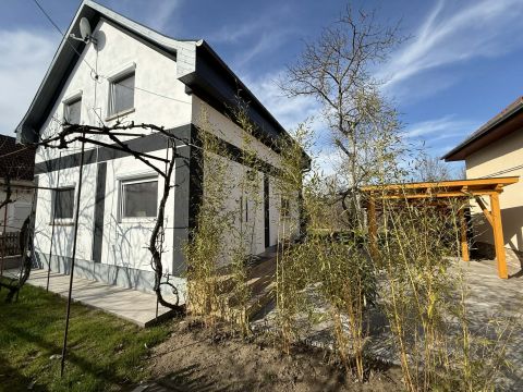 Eladó Ház 6120 Kiskunmajsa , 400 méterre A FÜRDŐTŐL IGÉNYESEN FELÚJÍTOTT ÜDÜLŐ ELADÓ