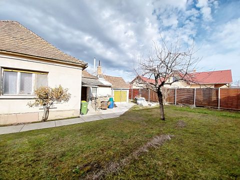 Eladó Ház 2800 Tatabánya Tehermentes, 3 szobás családi ház Bánhida szívében