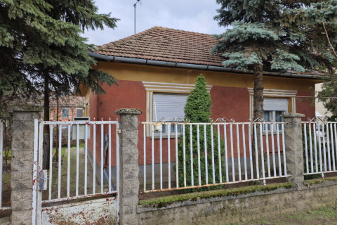 Eladó Ház 2213 Monorierdő , Monorierdőn közel az iskolához eladó kádár-kocka