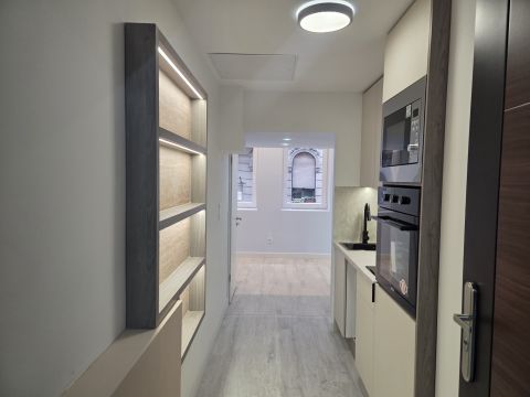 Eladó Lakás 1072 Budapest 7. kerület , Fiatalos , kompakt lakás a belváros egyik legjobb részén