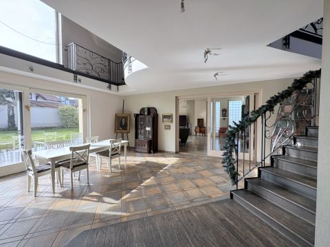 Eladó Ház 2000 Szentendre , Szentendrén, egy nyugodt mellékutcában, a város kertvárosi ö