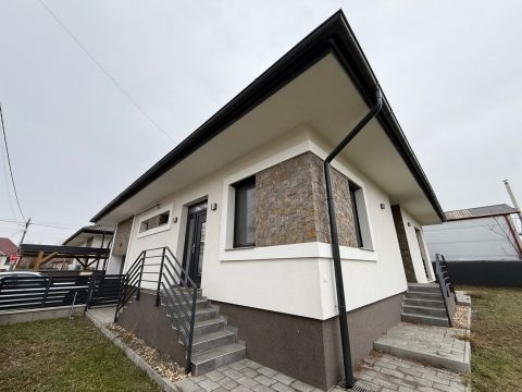 Eladó Ház 2370 Dabas , Új építésű nappali+3 szobás igényes sorház garázzsal!