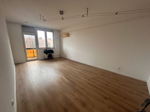 Eladó Lakás 6000 Kecskemét , Kedvelt részen felújított tégla lakás